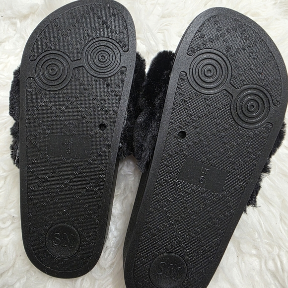 Steve Madden Black Furry Slide Sandals - Picture 3 of 5